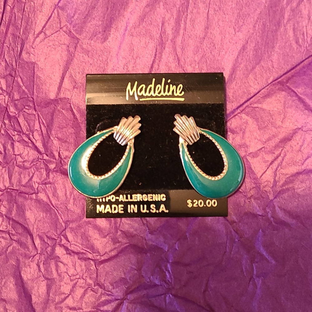 Hypo-allergenic earrings